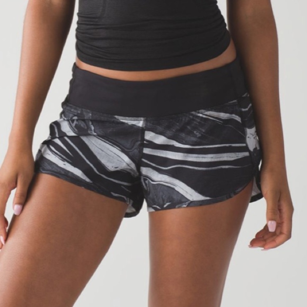 Lululemon patterned speed shorts 2.5”